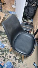 Zwarte stoel met houten poten, Hout, Gebruikt, Zwart, Ophalen of Verzenden