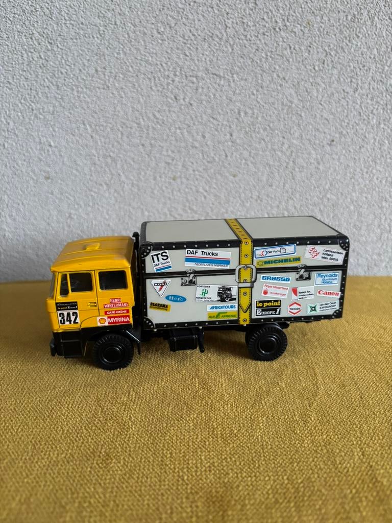 Parijs Dakar Jan de Rooy - De koffer, Hobby en Vrije tijd, Modelauto's | 1:87, Ophalen of Verzenden, Nieuw, Bus of Vrachtwagen