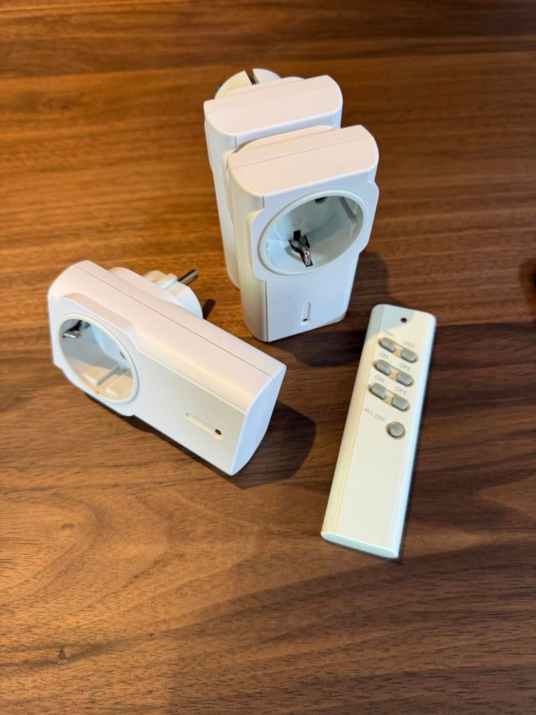 KlikAanKlikUit drie schakelaars met afstandsbediening, Ophalen of Verzenden, Gebruikt, Schakelaar