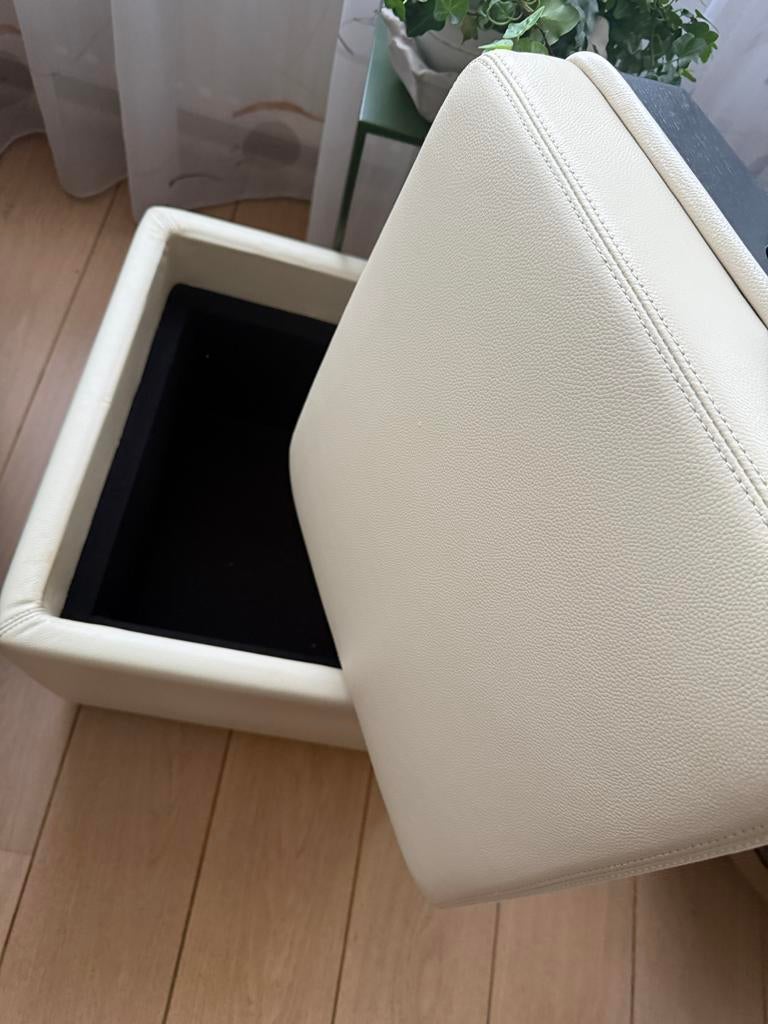 Set van 2 Crème Leren Voetbankjes/Bijzettafeltjes met Opberg, Ophalen, Minder dan 50 cm, Gebruikt, Vierkant