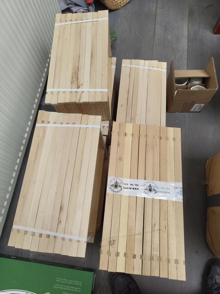 70 broedkamer raampjes spaarkast, Bijen