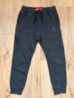 Als nieuw Nike Tech sweatbroek joggingbroek grijs XL 164, Ophalen of Verzenden, Zo goed als nieuw, Jongen, Broek