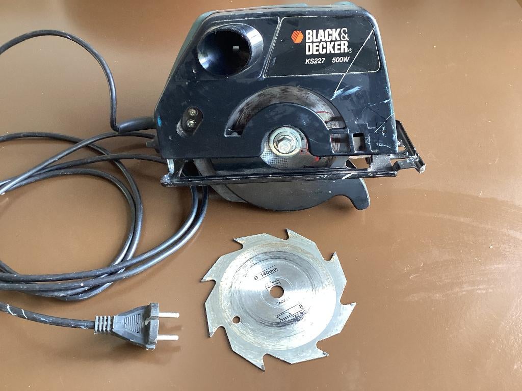 Circelzaag Black & Decker KS227 gebruikt maar goed werkend., Doe-het-zelf en Verbouw, Gereedschap | Zaagmachines, Gebruikt, Cirkelzaag