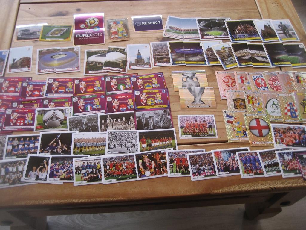 panini ek emblemen elftallen plaatjes, Ophalen of Verzenden, Zo goed als nieuw, Meerdere plaatjes