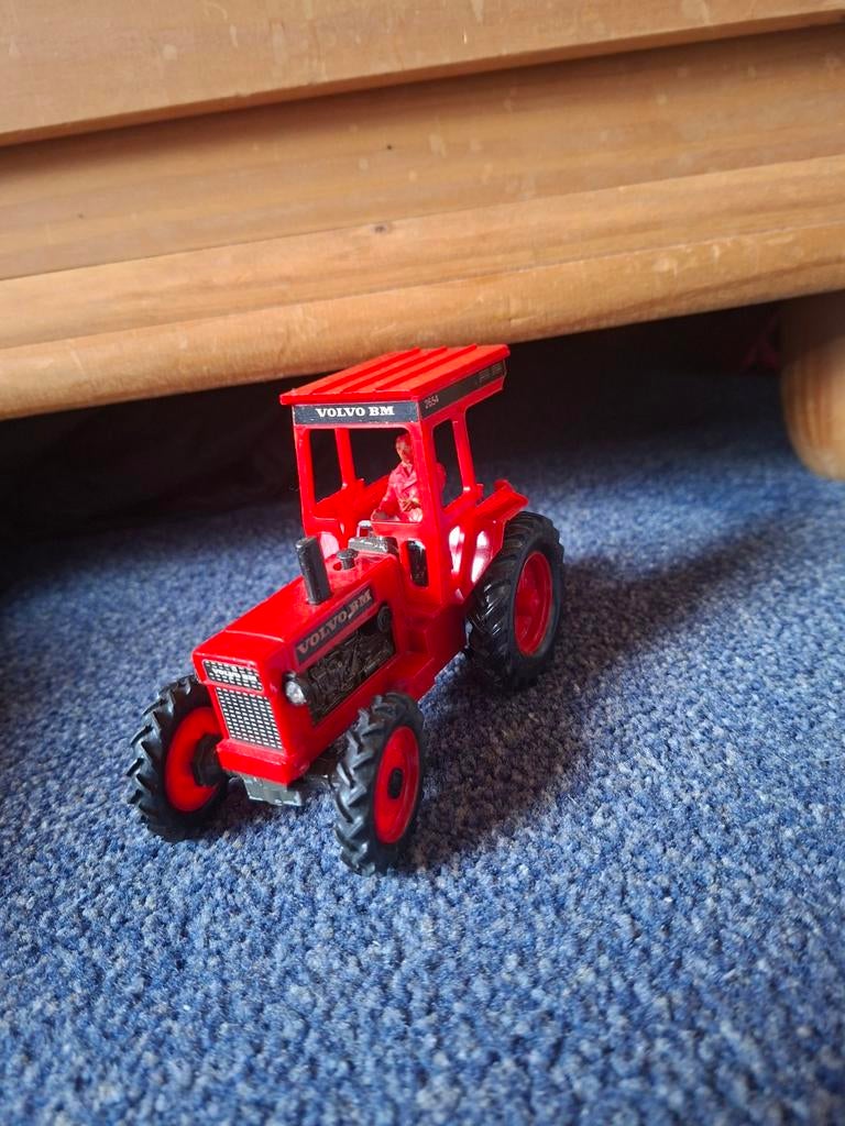 Volvo BM 2654 Britains (1980-1985) met schade en figuur, Ophalen of Verzenden, Gebruikt