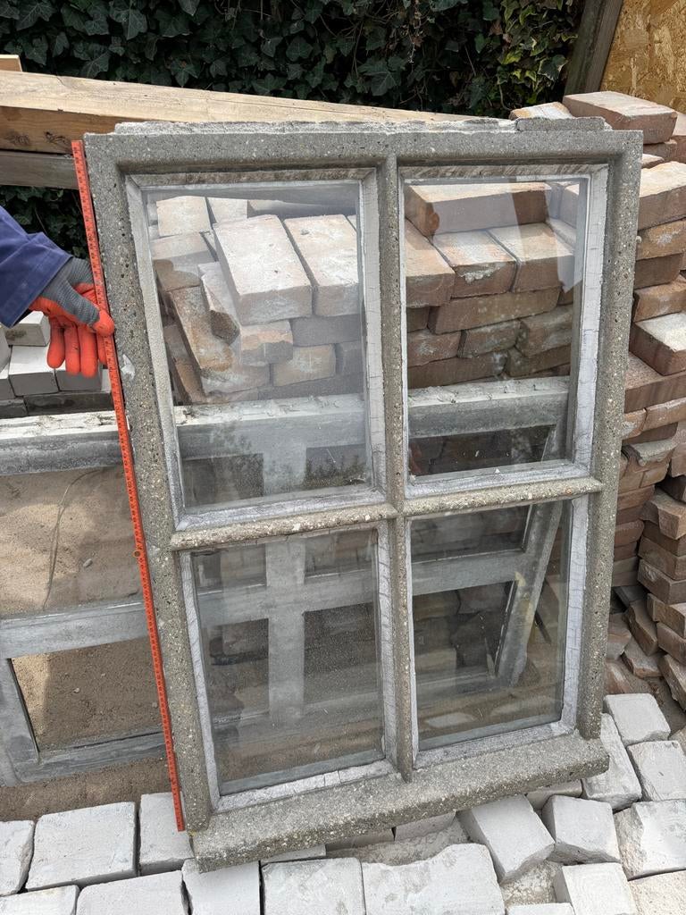 Betonnen kozijn met glas 100x70x15 cm, Ophalen, Gebruikt, Gevelraam of Ruit, 80 tot 120 cm