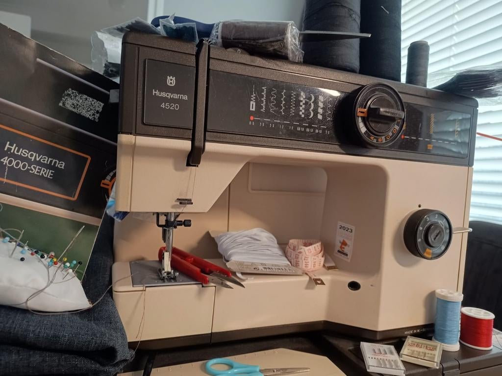 Husqvarna Naaimachine, Hobby en Vrije tijd, Naaimachines en Toebehoren, Ophalen, Gebruikt, Naaimachine, Husqvarna