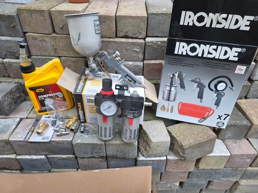 Spuitgereedschap en compressor benodigdheden., Doe-het-zelf en Verbouw, Gereedschap | Overige machines, Ophalen of Verzenden, Gebruikt