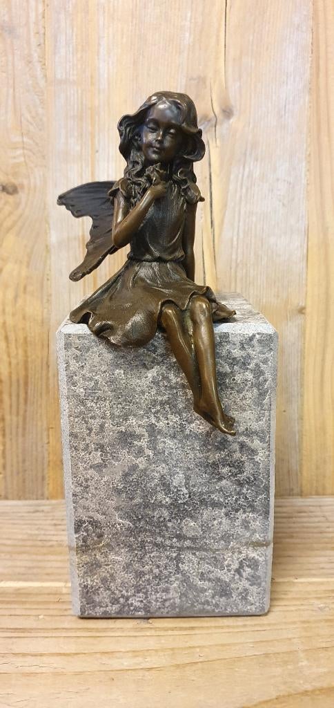 ELFJE MET BLOEM / bronzen beeld / 16 cm hoog / ENGEL / FEE