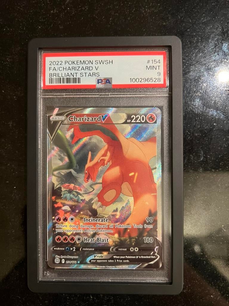 Charizard v 154/172 psa 9, Ophalen of Verzenden, Zo goed als nieuw