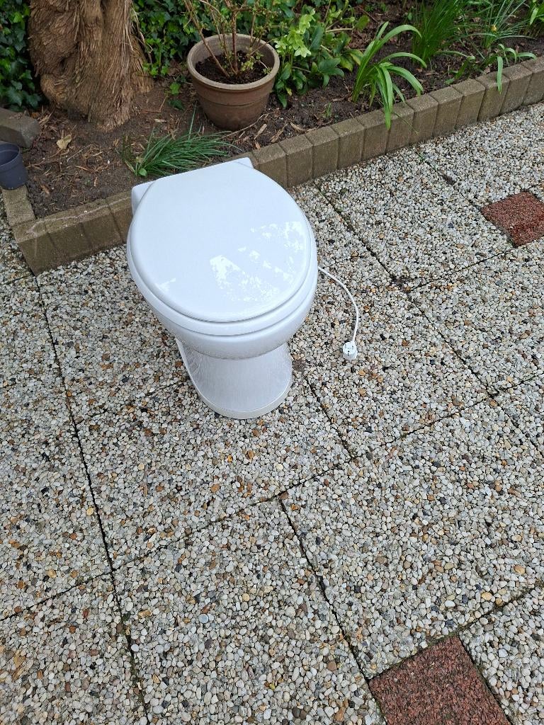 Broyeurtoilet  Sani-Turbine, Doe-het-zelf en Verbouw, Sanitair, Ophalen, Zo goed als nieuw, Steen, Toilet