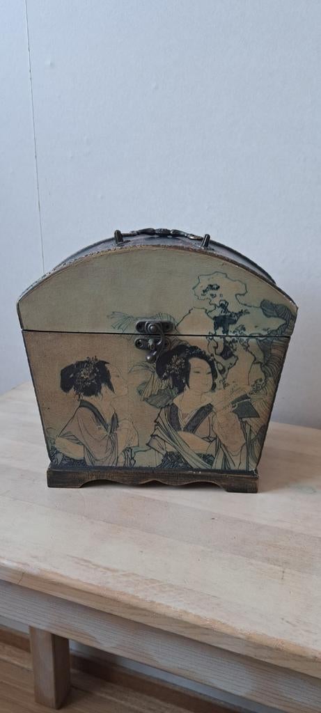 Geisha opbergdoos met fluwelen voering, Ophalen of Verzenden