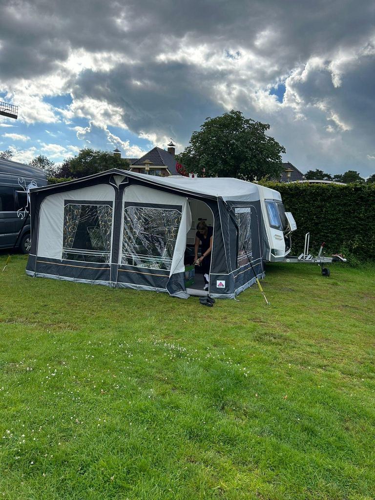 Mooie Chateau Cantara 450, Chateau, Kachel, Rondzit, Dwarsbed