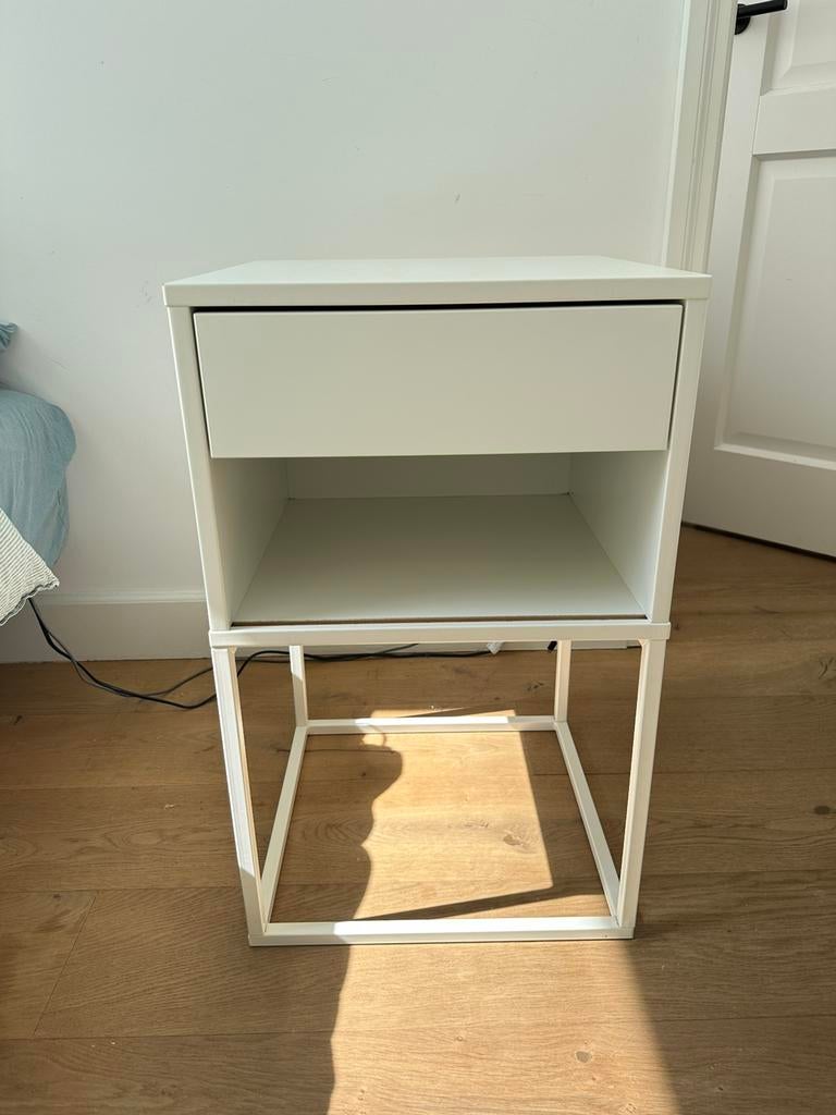 Ikea Vikhammer night side table 40x39cm, Ophalen, Minder dan 45 cm, Nieuw, Minder dan 55 cm