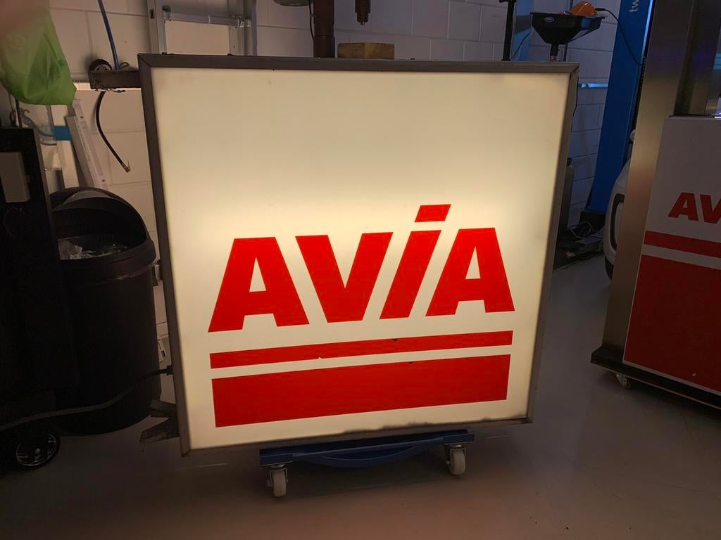 AVIA tankstation lichtbak orgineel, Verzamelen, Ophalen of Verzenden, Gebruikt, Lichtbak of (neon) lamp