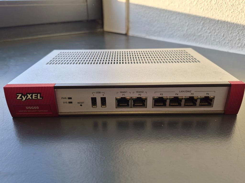 Zyxel USG60 firewall / router, Computers en Software, Routers en Modems, Ophalen, Zo goed als nieuw, Router, Zyxel