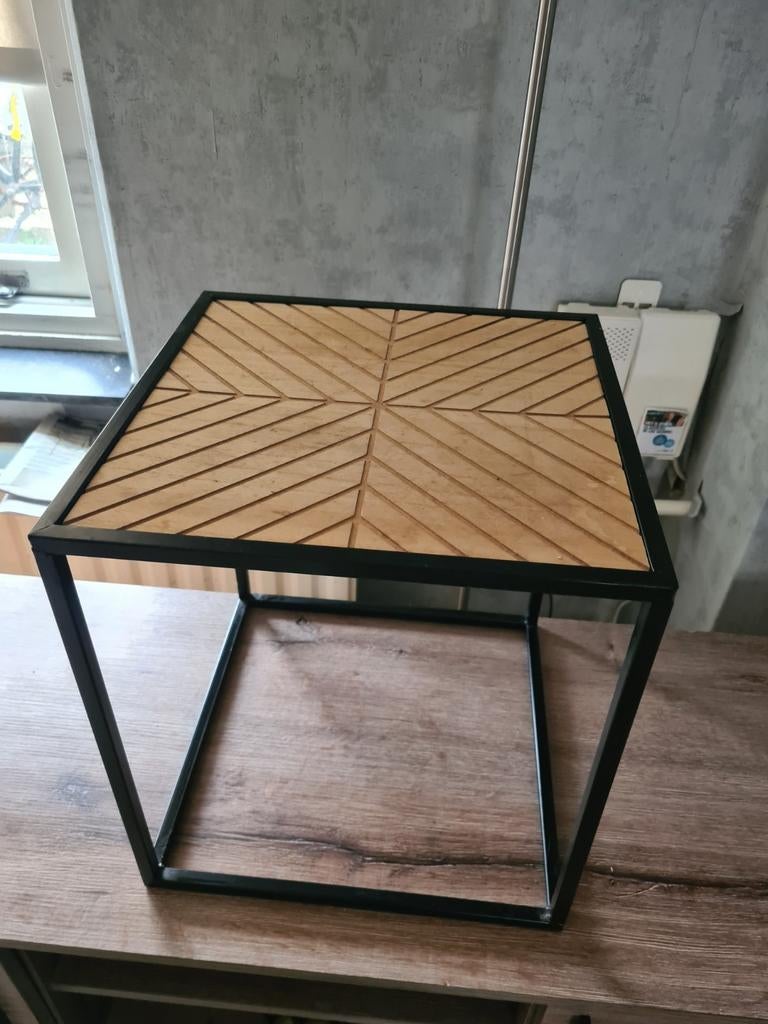 Vierkant klein industrieel tafeltje, Ophalen, Vierkant, Minder dan 55 cm, Minder dan 45 cm