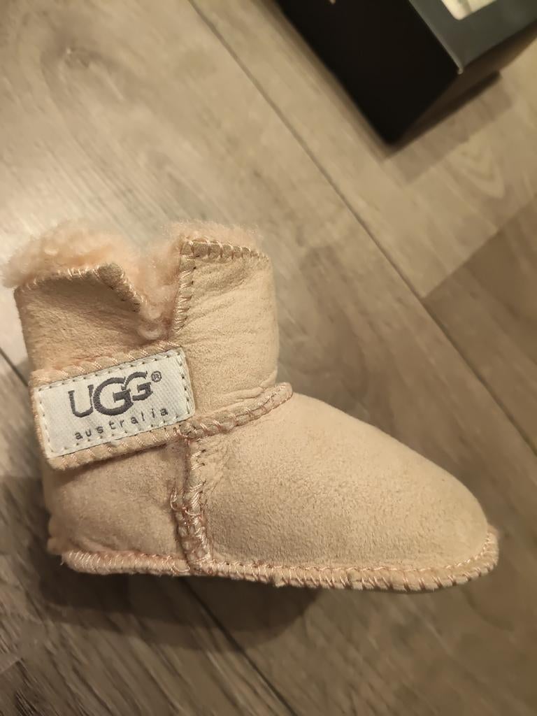 UGG pantoffels Erin Baby Pink maat S (18), Ophalen of Verzenden, Nieuw, Meisje, Slofjes