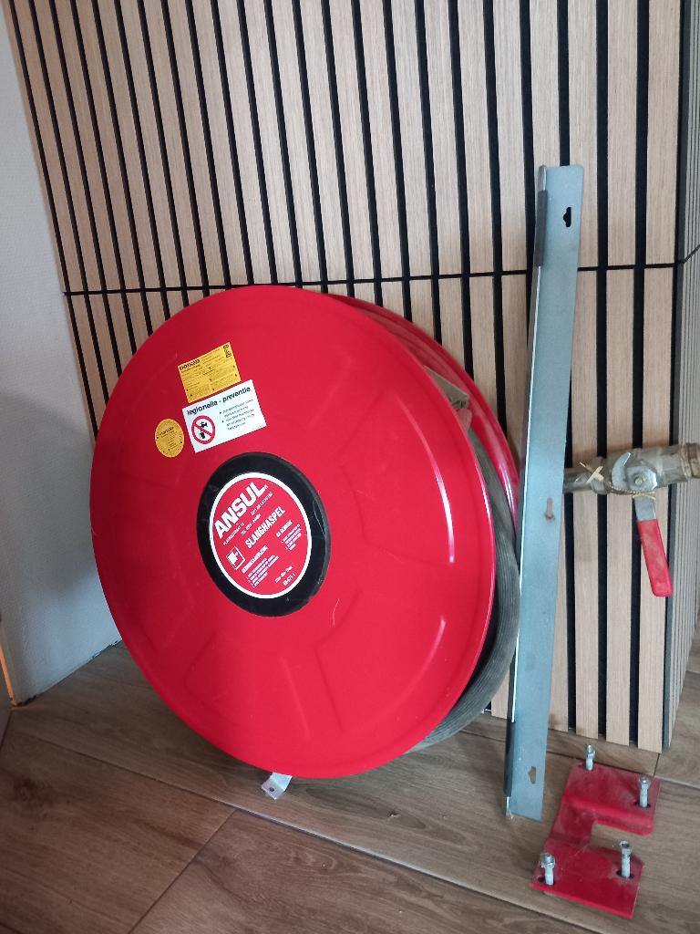 brandhaspel /brandslang, Huis en Inrichting, Brandblussers en Brandkasten, Ophalen, Zo goed als nieuw, Brandblusser