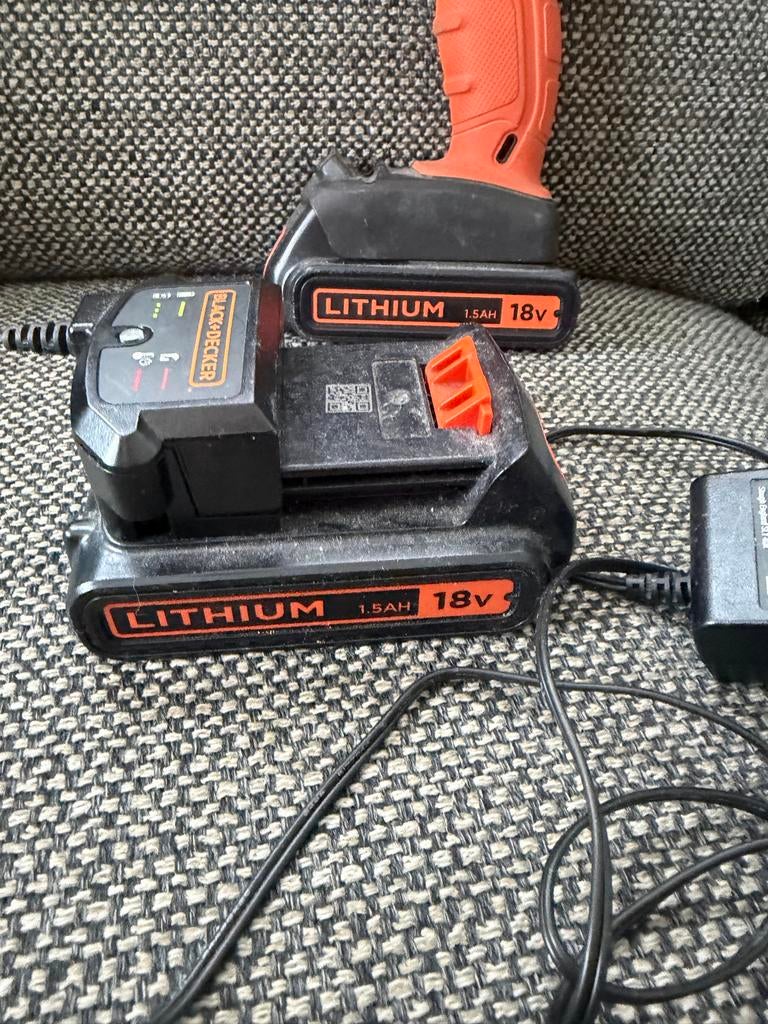 Black+Decker 18V Boormachine met lader en 2 accu's, Gebruikt, Variabele snelheid, Ophalen of Verzenden, Boor- en Schroefmachine