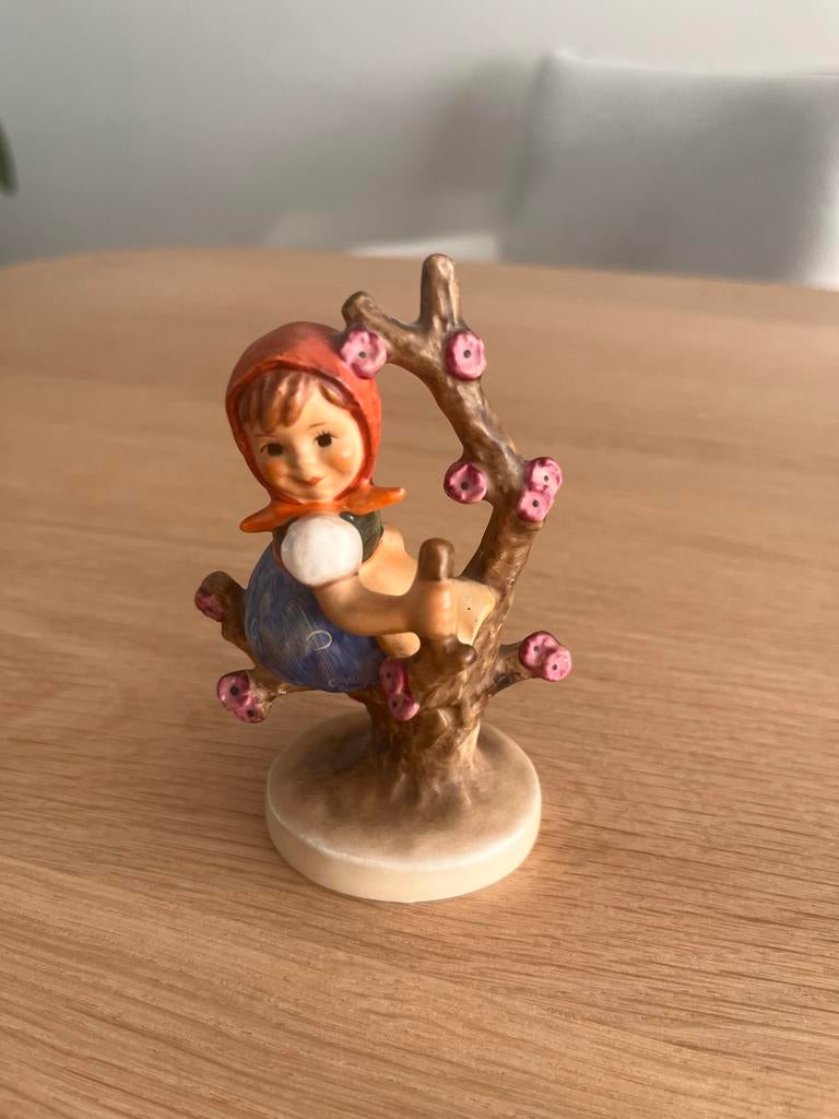 Hummel beeldje Apple tree girl, Ophalen of Verzenden, Zo goed als nieuw, Hummel
