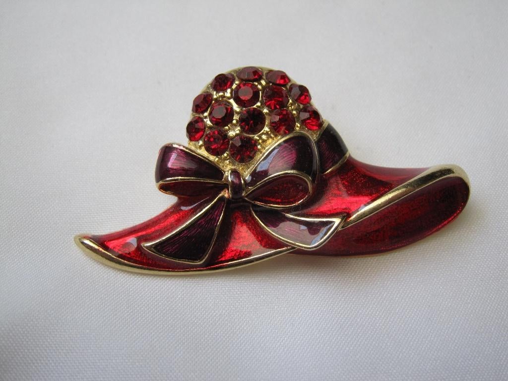 Broche goudkleurig vergulde rood emaille hoed, strik, Met kristal, Overige materialen, Verzenden, Zo goed als nieuw
