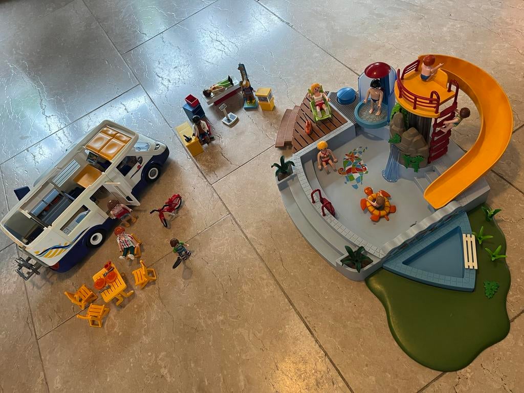 Playmobil zwembad, camper en dokterspost, Ophalen, Gebruikt, Complete set