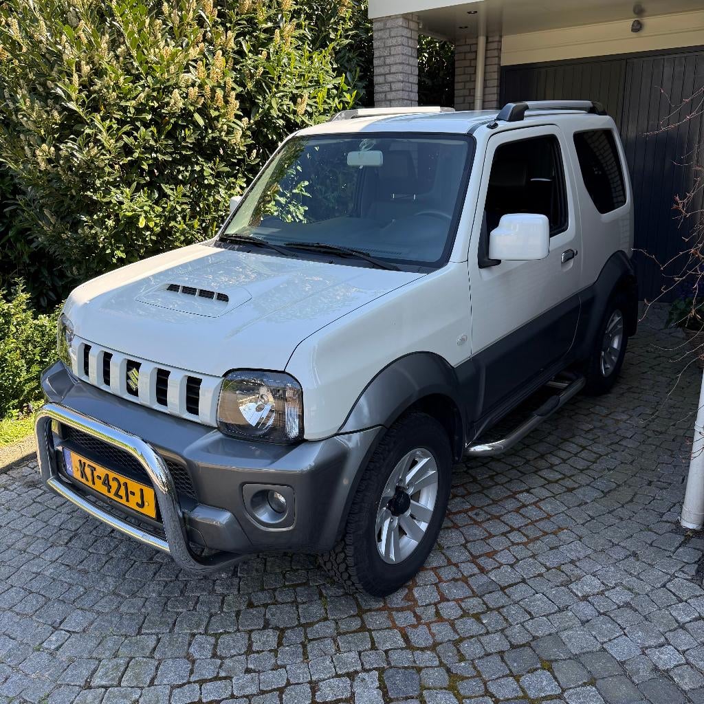 Suzuki Jimny 1.3 4WD Metal Top Exclusive, 40 €/maand, Zwart, 4 stoelen, Wit