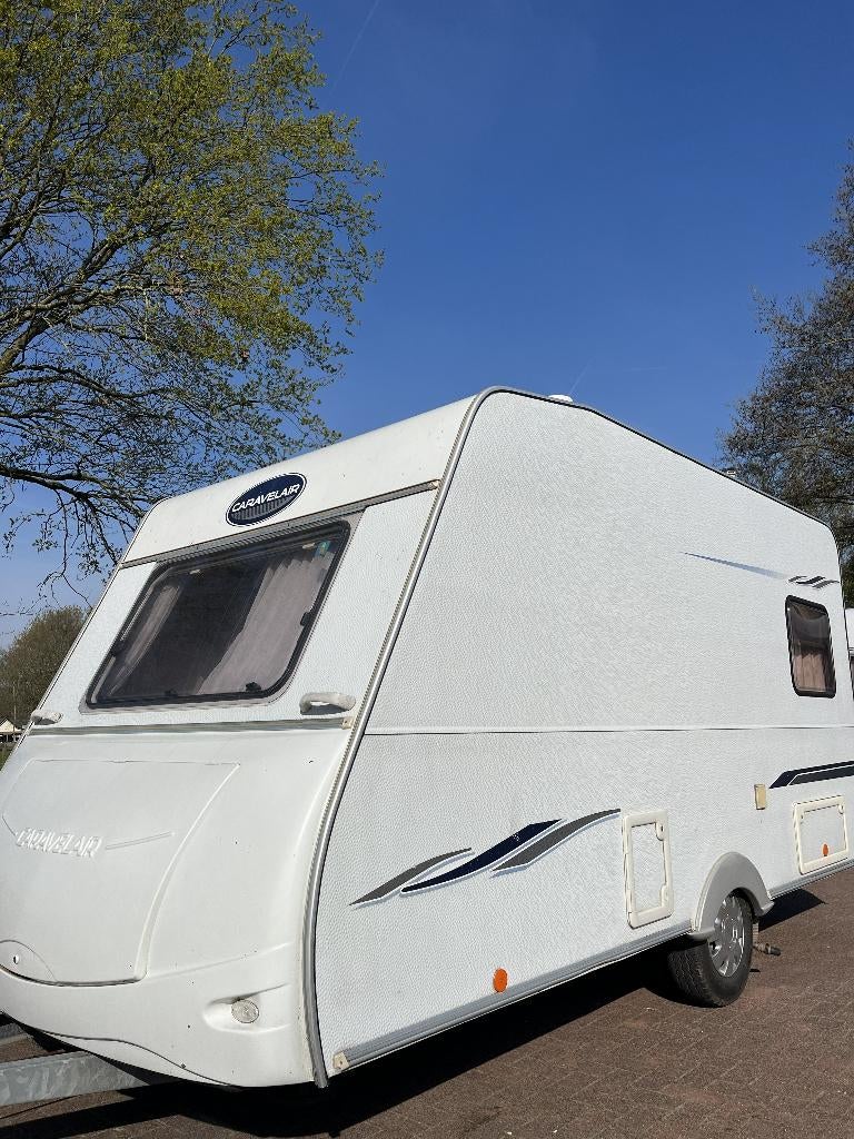 Mooie lichtgewicht Caravelair Antares luxe 425, Overige typen, Bedrijf, Treinzit, 4 tot 5 meter