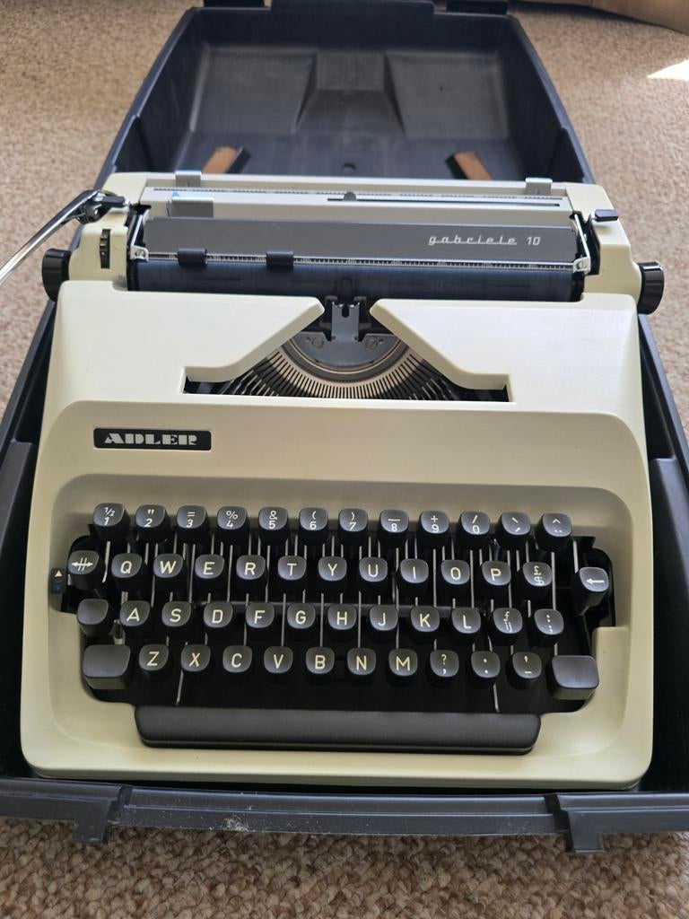 Vintage Adler typemachine – Gabriele 10 (in koffer), Ophalen, Zo goed als nieuw