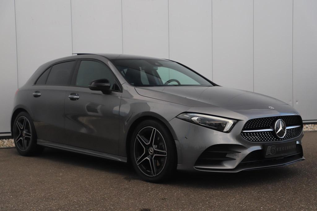 Mercedes-Benz A-klasse 180 AMG Night Pakket Automaat Panoram, 136 pk, Gebruikt, Met garantie (alle), Leder en Stof