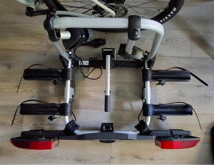 **Uebler (VW) X22/X21S fietsendrager incl tas**, Auto diversen, Fietsendragers, Zo goed als nieuw, Trekhaakdrager, 2 fietsen, Brede banden