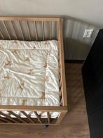 Houten baby box met wieltjes en verstelbare bodem, Kinderen en Baby's, Ophalen, Zo goed als nieuw, Vierkant, In hoogte verstelbaar