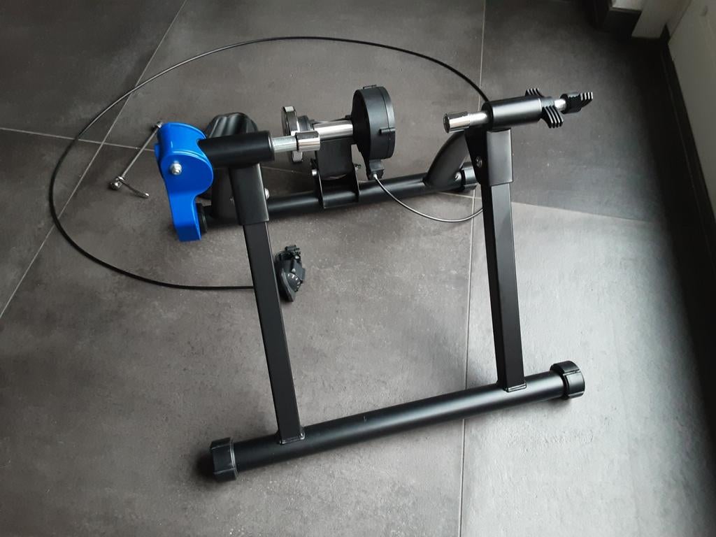 Relaxdays fietstrainer - Hometrainer voor binnen, Ophalen of Verzenden, Zo goed als nieuw, Benen, Overige typen