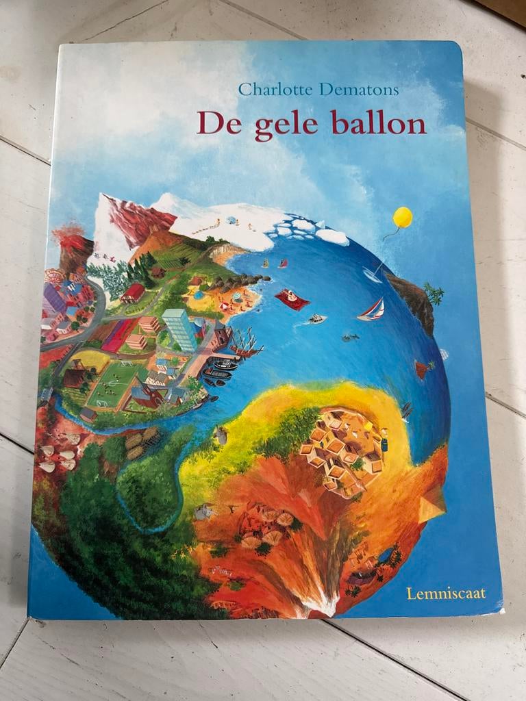 De gele ballon - Charlotte Dematons, Boeken, Ophalen of Verzenden, Gelezen, Fictie algemeen