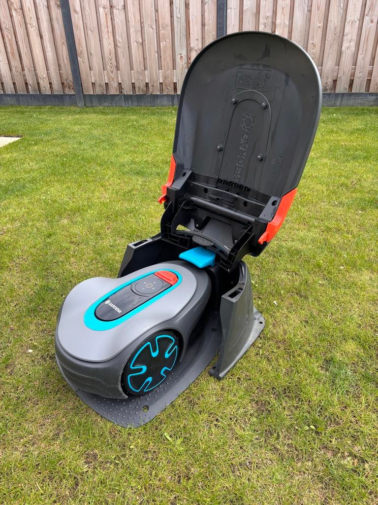 Gardena Sileno Minimo 250 Robotmaaier, Ophalen of Verzenden, Gebruikt, Minder dan 20 cm, Met regensensor