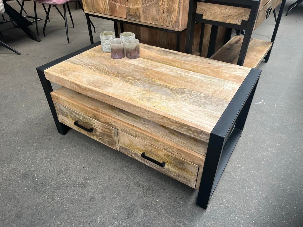 Magazijn leegverkoop salontafel Britt mangohout metaal zwart, Huis en Inrichting, Woonaccessoires | Overige, Nieuw, Hout, Bruin