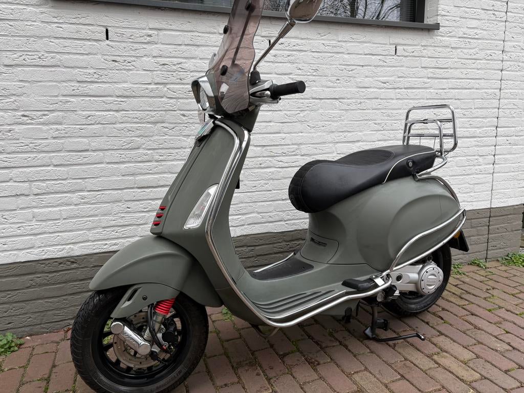 Vespa Sprint (snor) in zeer goede staat en custom kleur, Ophalen, Zo goed als nieuw, Benzine