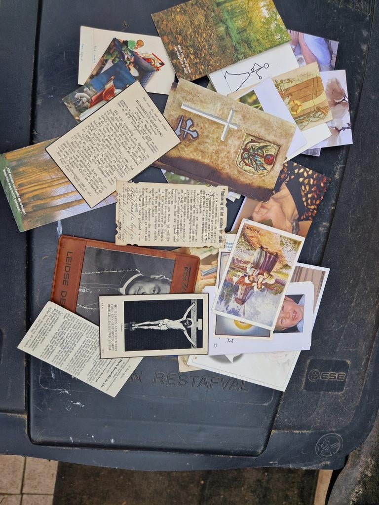 Verzameling religieuze kaarten en prenten, Ophalen