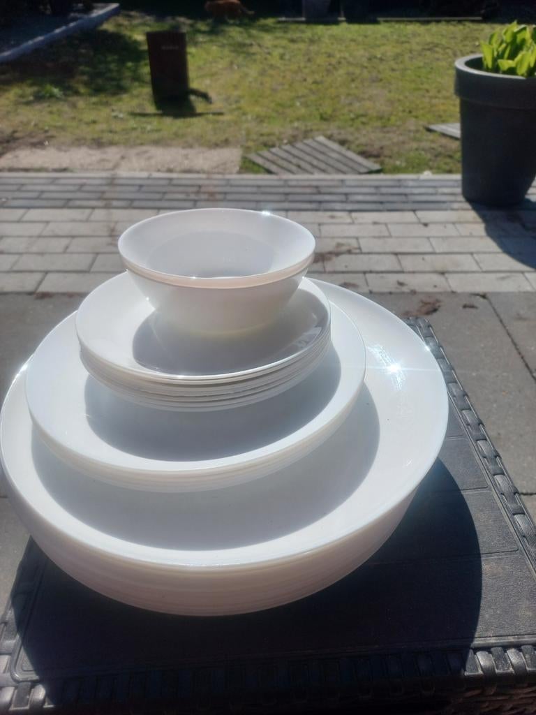 Wit servies met , Borden en kom, Gebruikt, Ophalen of Verzenden, Effen, Porselein