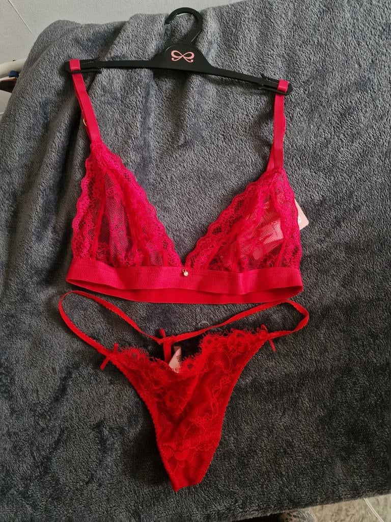 NIEUW Hunkemoller lingerie Setje, Kleding | Dames, Ondergoed en Lingerie, Hunkemöller, Ophalen of Verzenden, Rood, Setje
