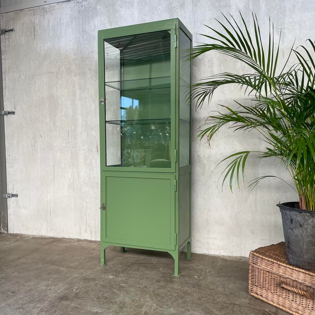 Vintage medicijnkast, apothekers kast, oude kast, vitrine, Antiek en Kunst, Ophalen