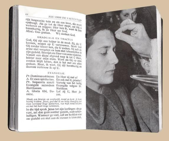 Kerkboekje Misboekje Jaren 60 Eucharistieviering Ons Pascha, Verzamelen, Religie, Ophalen of Verzenden, Zo goed als nieuw, Boek