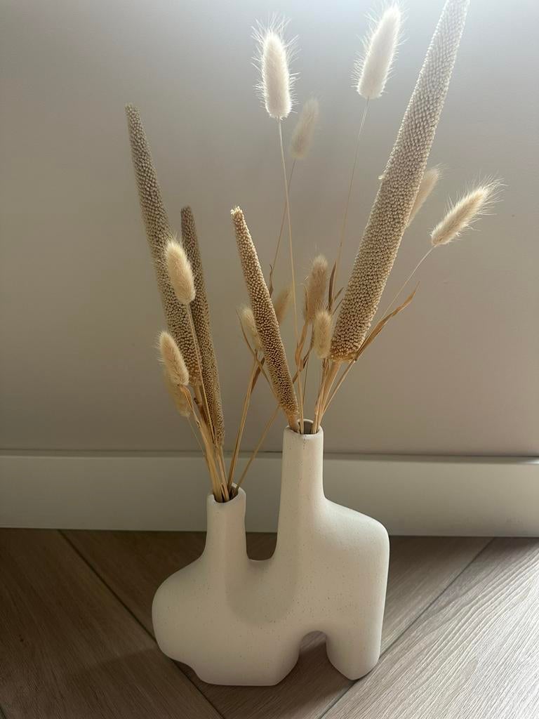 Vaas van H&M Home., Huis en Inrichting, Woonaccessoires | Vazen, Wit, Aardewerk of Porselein, Ophalen of Verzenden, Zo goed als nieuw