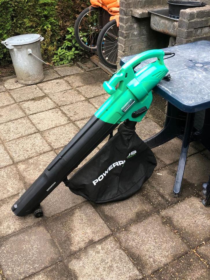 Powerplus bladblazer / blad zuiger 3000 W, Tuin en Terras, Bladblazers, Gebruikt, Handgedragen, Elektrisch, Met opvangzak, Met versnipperfunctie