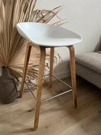 Hay about a stool barkruk wit eiken poten 1 exemplaar, 1 kruk, Ophalen, Gebruikt, 60 tot 90 cm
