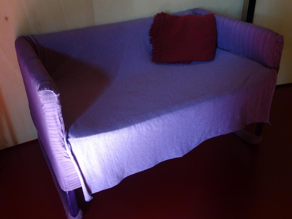 bankje   paars / lila, Huis en Inrichting, Banken | Bankstellen, Ophalen, Gebruikt, Tweepersoons, 75 tot 100 cm