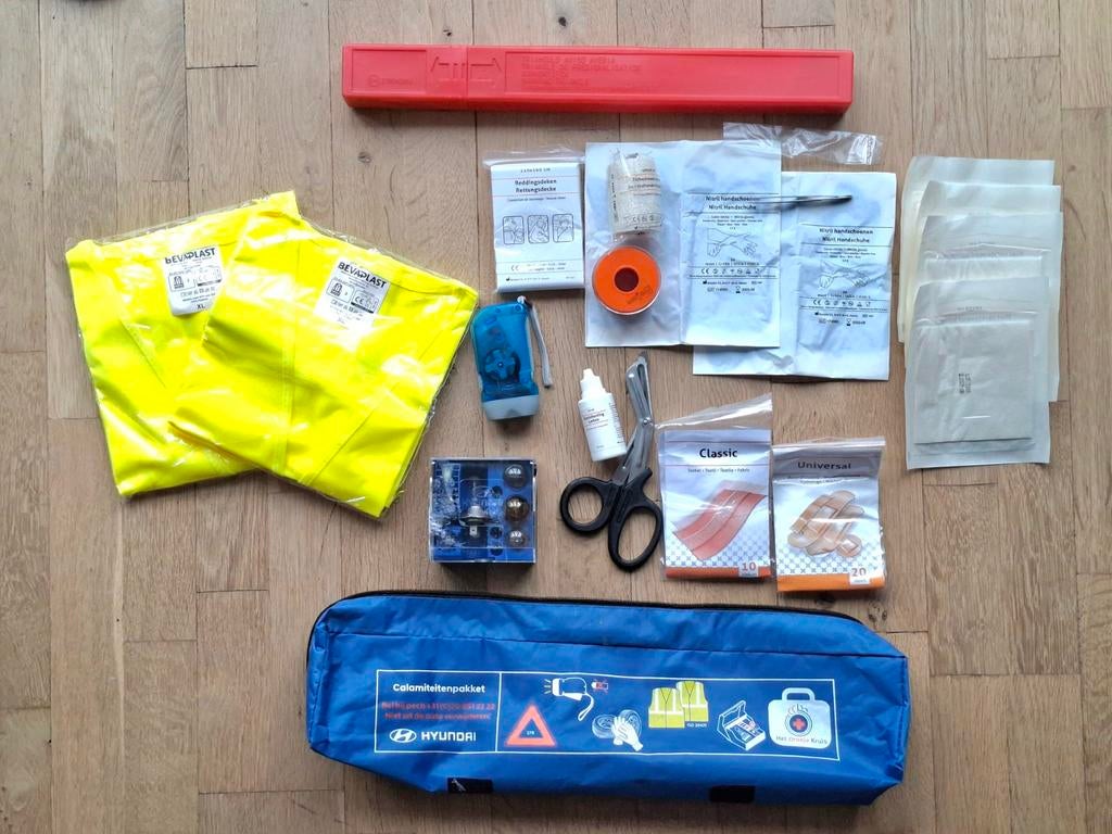 Gevarendriehoek, EHBO kit + 2 hesjes, Ophalen of Verzenden, Zo goed als nieuw