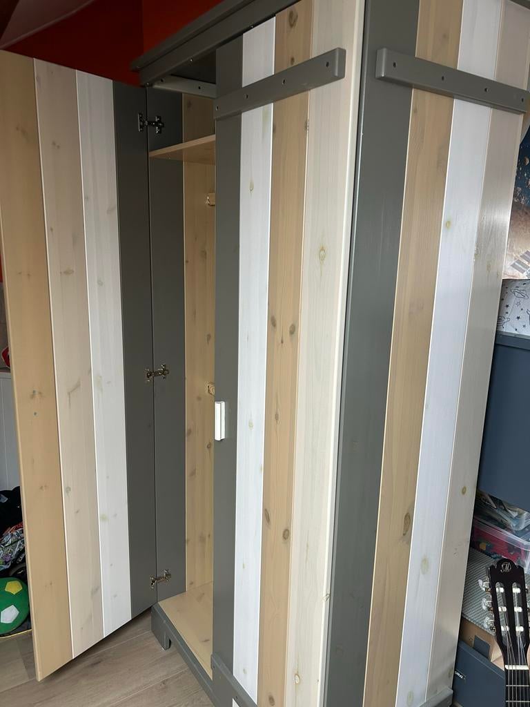 MERLIN 2-DEURS KINDER KLEDINGKAST, Ophalen, Binnendeur, Zo goed als nieuw, 120 cm of meer