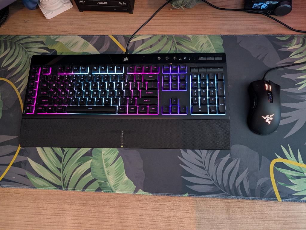 Logitech K55 RGB Pro + Razer Deathadder | Toetsenbord + muis, Computers en Software, Toetsenborden, Zo goed als nieuw, Qwerty